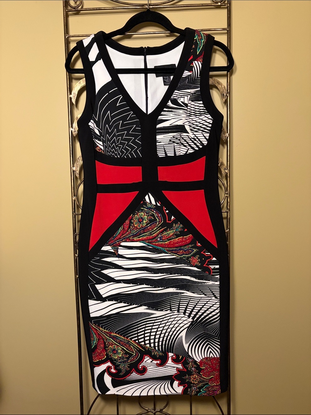 Frank Lyman Design Geometric pattern V‑Neck Midi Dress